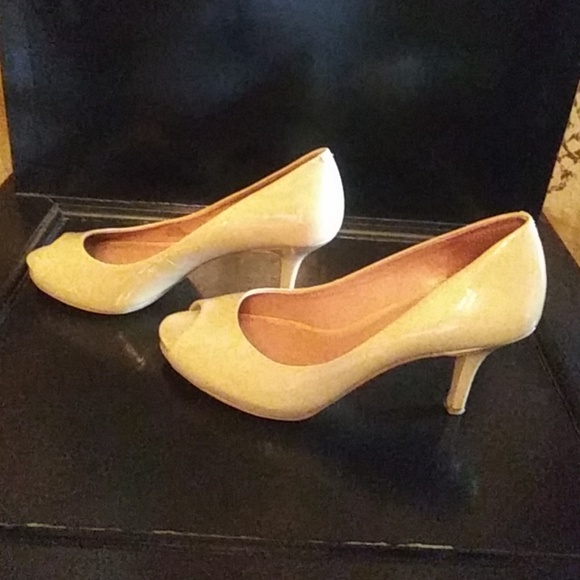 High heels - Picture 2 of 2